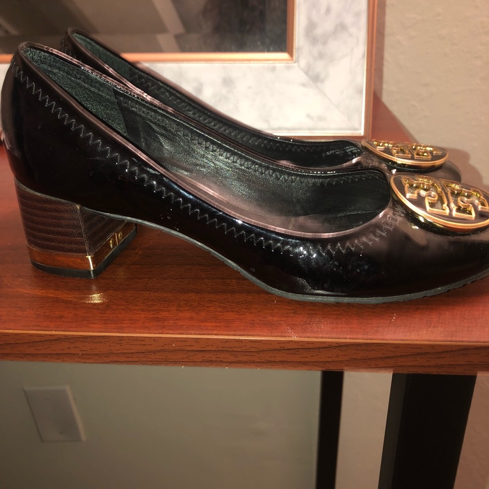 Tory Burch midi pump